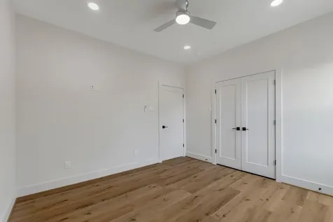 123 Amundsen Street B Houston TX 77009