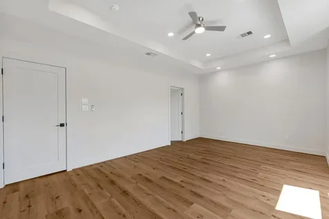123 Amundsen Street B Houston TX 77009