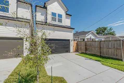 123 Amundsen Street B Houston TX 77009