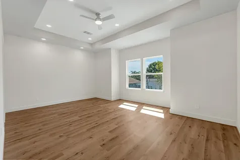 123 Amundsen Street B Houston TX 77009