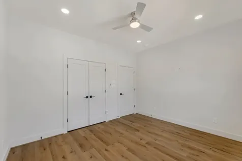123 Amundsen Street B Houston TX 77009