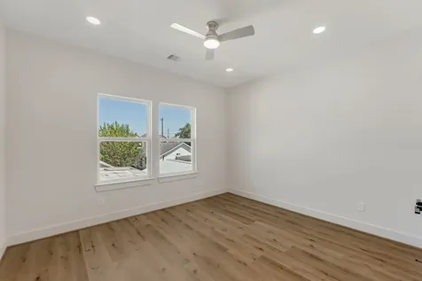 123 Amundsen Street B Houston TX 77009