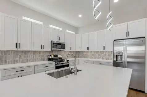 123 Amundsen Street B Houston TX 77009