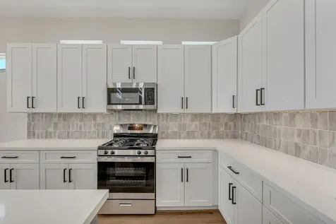 123 Amundsen Street B Houston TX 77009