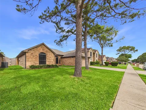 1105 Glencrest Drive La Porte TX 77571