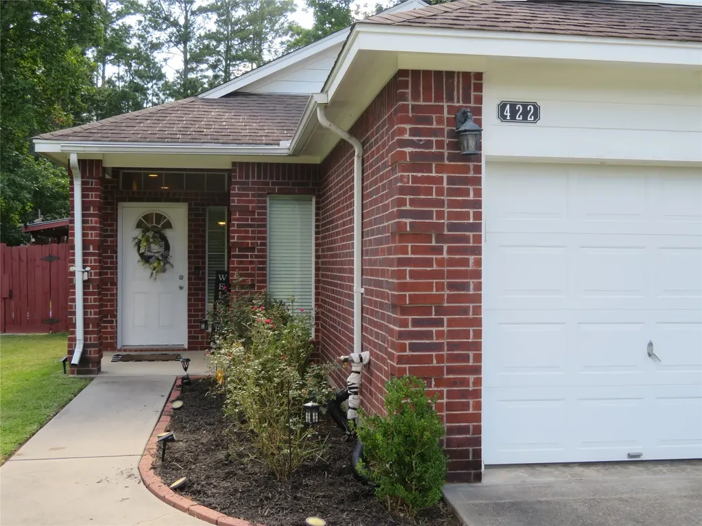 422 E Hunting Tower Run Conroe TX 77316