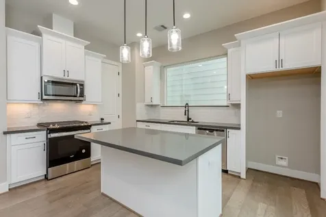 1439 W 25th Street B Houston TX 77008