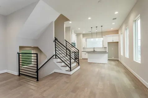 1439 W 25th Street B Houston TX 77008