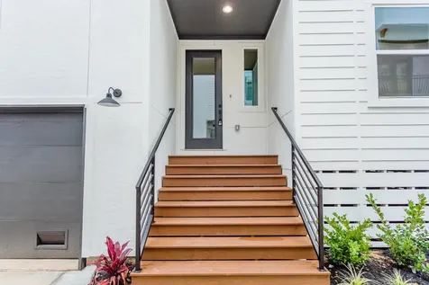 1439 W 25th Street B Houston TX 77008