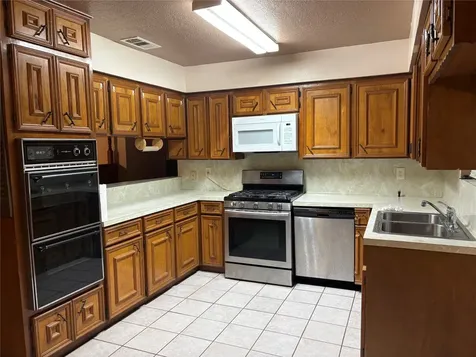 415 Zinn Drive Crosby TX 77532