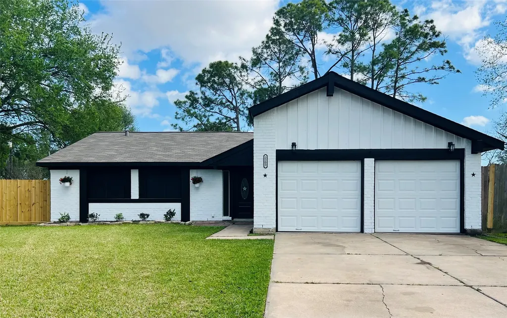 2203 Colonial Court S League City TX 77573