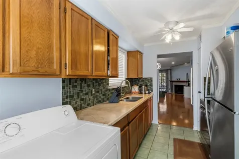 1515 Sandy Springs Road 3404 Houston TX 77042