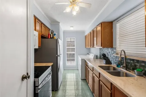 1515 Sandy Springs Road 3404 Houston TX 77042