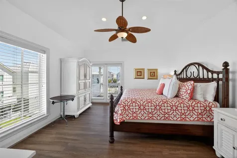730 Beachtown Passage Galveston TX 77550