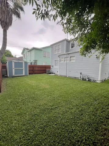 4711 Avenue R 1/2 Galveston TX 77551
