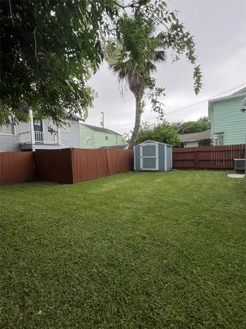 4711 Avenue R 1/2 Galveston TX 77551