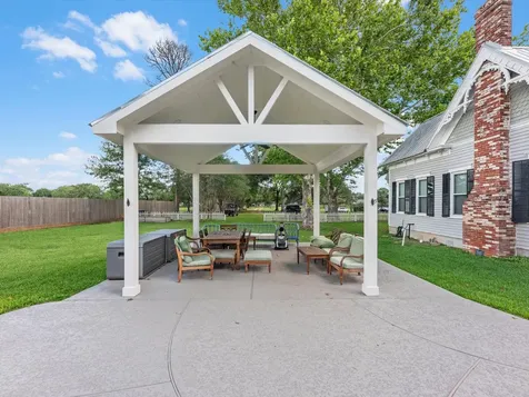 305 Hill Street Sealy TX 77474