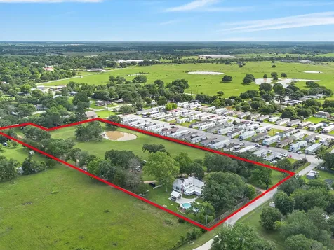 305 Hill Street Sealy TX 77474