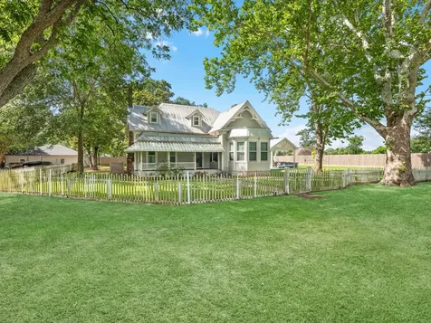 305 Hill Street Sealy TX 77474