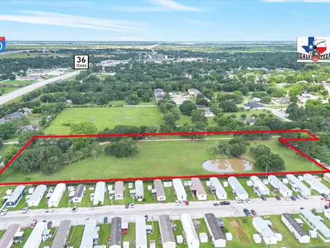305 Hill Street Sealy TX 77474