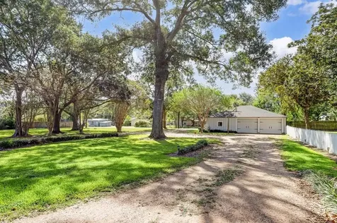305 Hill Street Sealy TX 77474