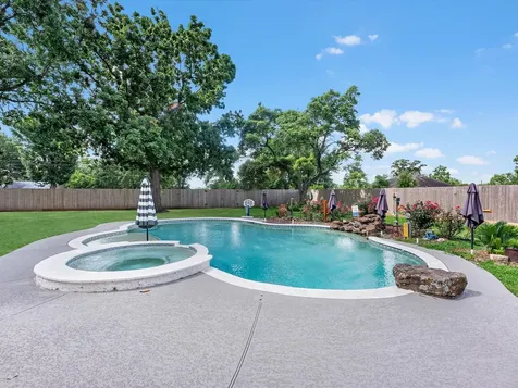 305 Hill Street Sealy TX 77474
