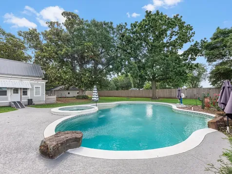 305 Hill Street Sealy TX 77474