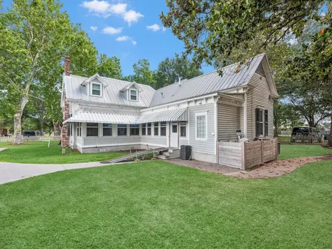 305 Hill Street Sealy TX 77474
