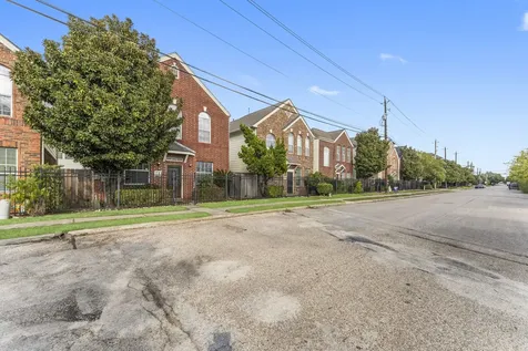 1755 Aden Drive Houston TX 77003
