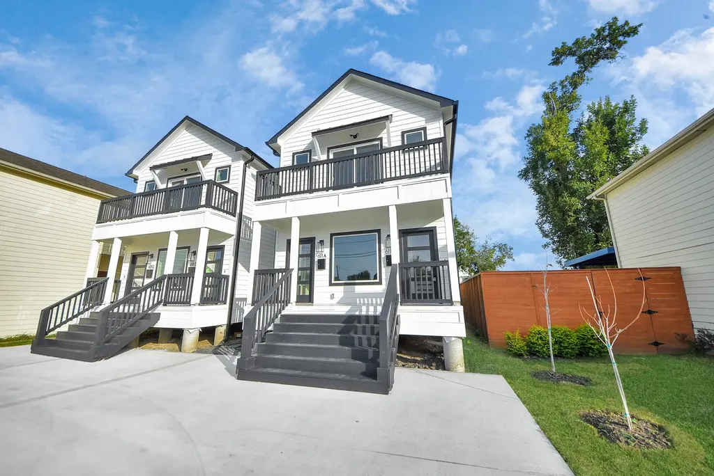 611 E 39th Street B Houston TX 77022