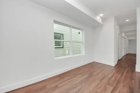 611 E 39th Street B Houston TX 77022
