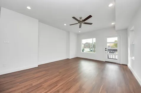 611 E 39th Street B Houston TX 77022