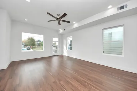 611 E 39th Street B Houston TX 77022
