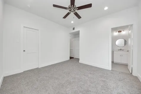 611 E 39th Street B Houston TX 77022