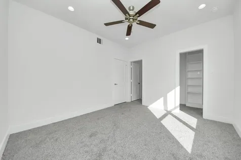611 E 39th Street B Houston TX 77022