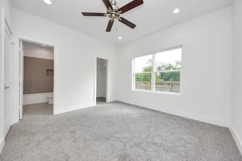 611 E 39th Street B Houston TX 77022