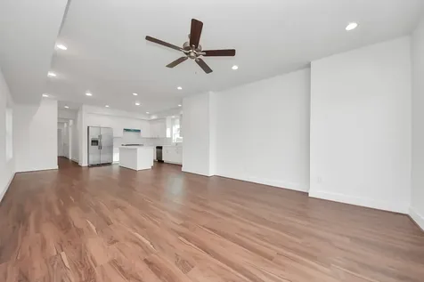 611 E 39th Street B Houston TX 77022