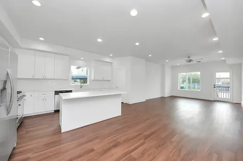 611 E 39th Street B Houston TX 77022