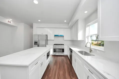 611 E 39th Street B Houston TX 77022