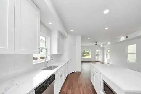 611 E 39th Street B Houston TX 77022