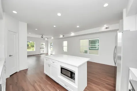 611 E 39th Street B Houston TX 77022