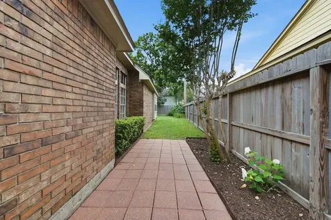 1139 Peachford Lane Houston TX 77062