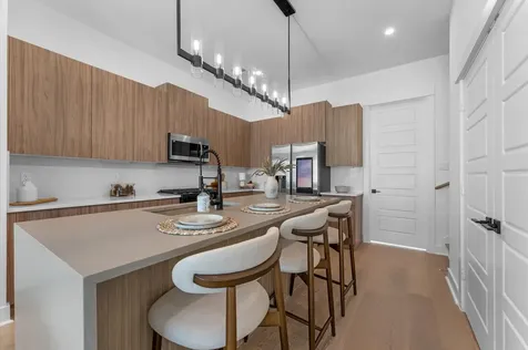 4325 Arlington Street Houston TX 77022