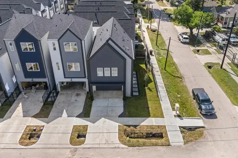 4325 Arlington Street Houston TX 77022