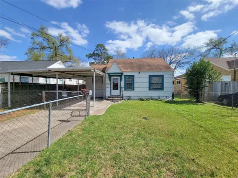 4110 Beggs Street Houston TX 77009