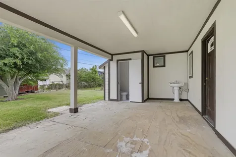 407 Meters Street Houston TX 77020