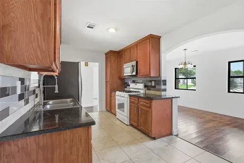 407 Meters Street Houston TX 77020