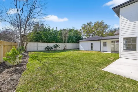 3138 Country Club Boulevard Stafford TX 77477
