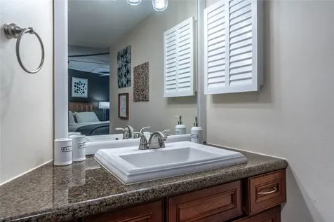 3525 Sage Road 913 Houston TX 77056