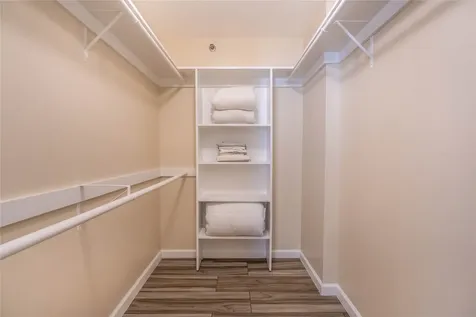 3525 Sage Road 913 Houston TX 77056